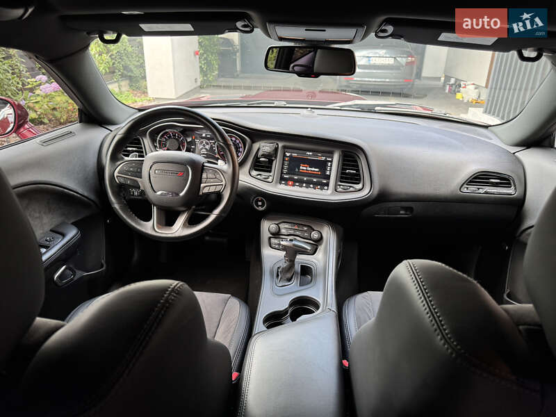 Купе Dodge Challenger 2019 в Львове