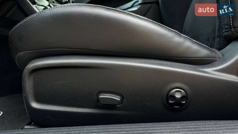 Купе Dodge Challenger 2021 в Львове