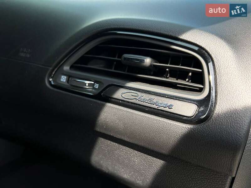 Купе Dodge Challenger 2021 в Львове
