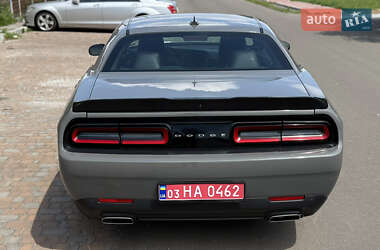 Купе Dodge Challenger 2017 в 