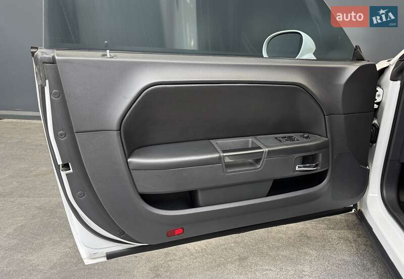 Купе Dodge Challenger 2013 в Киеве