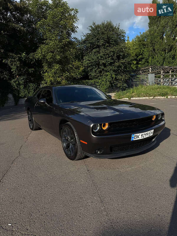 Купе Dodge Challenger 2019 в 