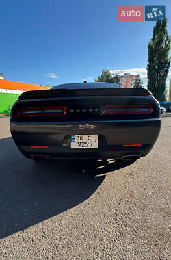 Купе Dodge Challenger 2019 в 