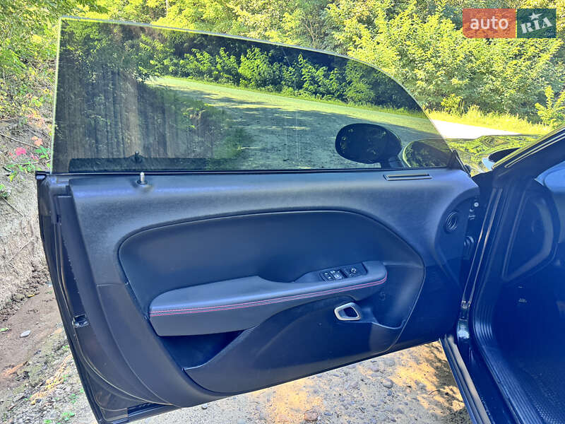 Купе Dodge Challenger 2015 в Чернівцях фото 20 Купе Dodge Challenger 2015 в Чернівцях