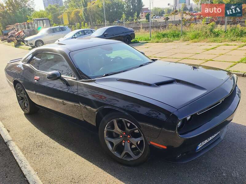 Купе Dodge Challenger 2018 в 