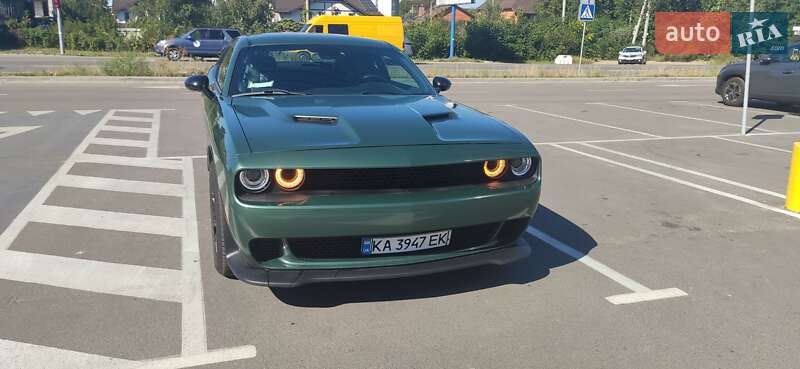 Купе Dodge Challenger 2017 в 