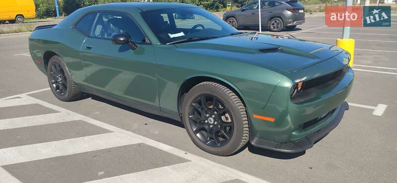 Купе Dodge Challenger 2017 в Вишневом