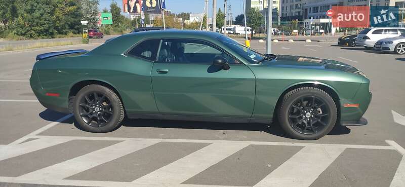 Купе Dodge Challenger 2017 в Вишневом