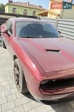 Купе Dodge Challenger 2017 в 