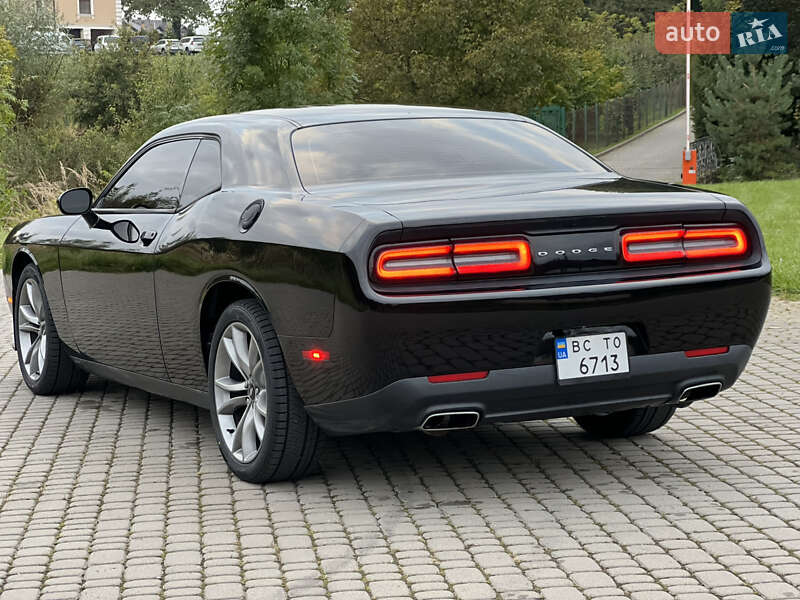 Купе Dodge Challenger 2017 в Львове