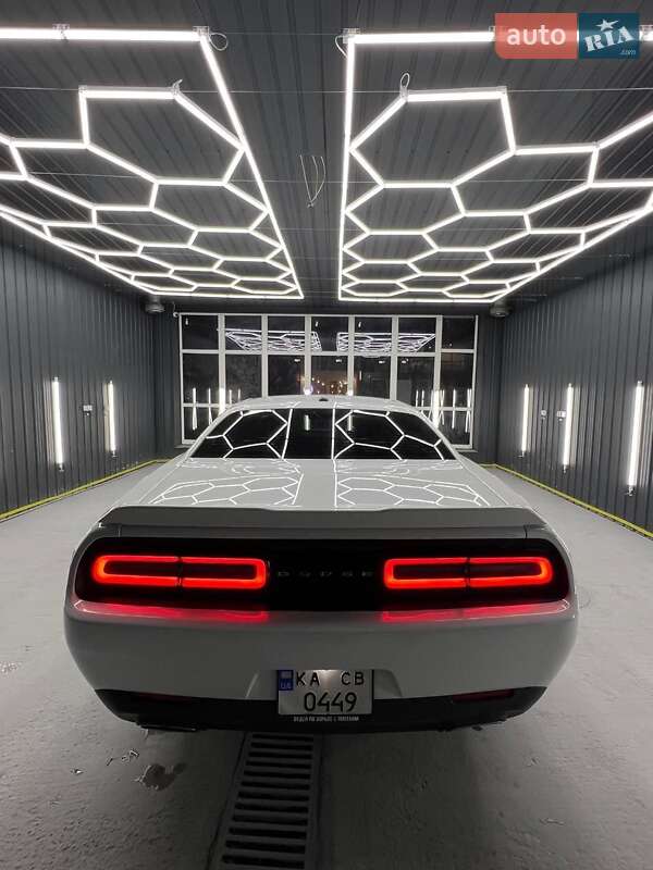 Купе Dodge Challenger 2015 в Киеве фото 5 Купе Dodge Challenger 2015 в Киеве