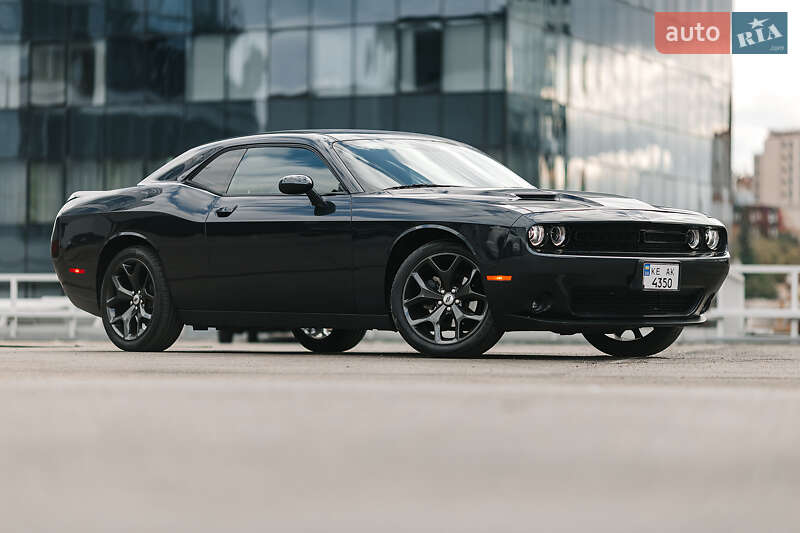 Купе Dodge Challenger 2017 в 