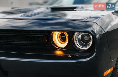 Купе Dodge Challenger 2017 в 