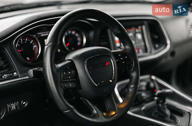 Купе Dodge Challenger 2017 в 