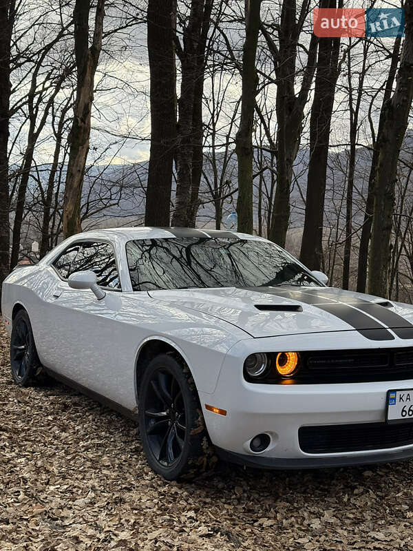 Купе Dodge Challenger 2016 в Софіївській Борщагівці фото 13 Купе Dodge Challenger 2016 в Софіївській Борщагівці