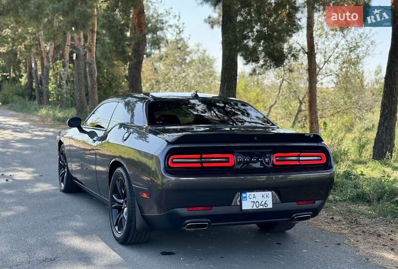 Купе Dodge Challenger 2017 в Киеве фото 5 Купе Dodge Challenger 2017 в Киеве