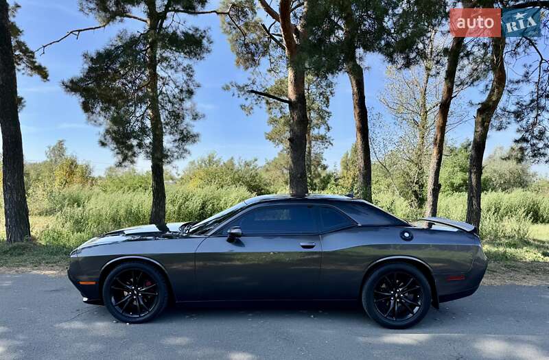 Купе Dodge Challenger 2017 в Киеве фото 8 Купе Dodge Challenger 2017 в Киеве