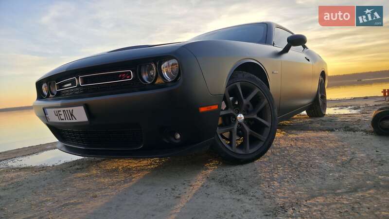 Купе Dodge Challenger 2017 в Нерубайське