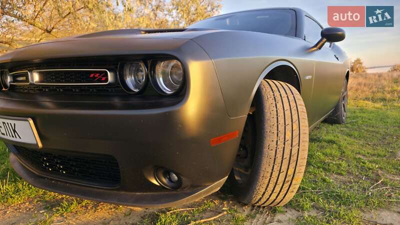 Купе Dodge Challenger 2017 в Нерубайське