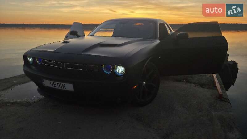 Купе Dodge Challenger 2017 в Нерубайське
