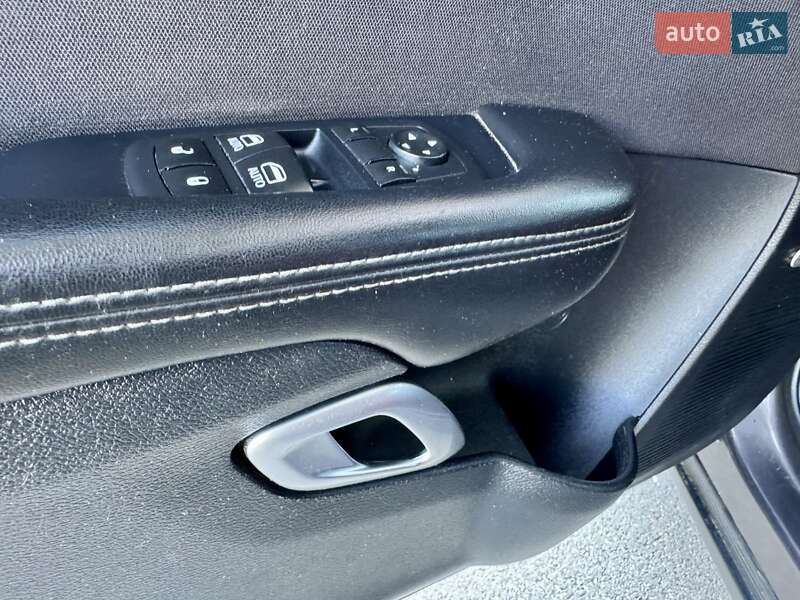 Купе Dodge Challenger 2017 в Киеве фото 22 Купе Dodge Challenger 2017 в Киеве