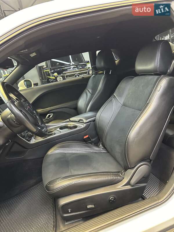 Купе Dodge Challenger 2016 в Чернівцях фото 14 Купе Dodge Challenger 2016 в Чернівцях