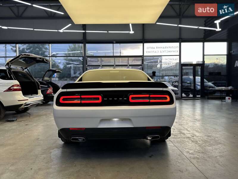 Купе Dodge Challenger 2016 в Чернівцях фото 11 Купе Dodge Challenger 2016 в Чернівцях