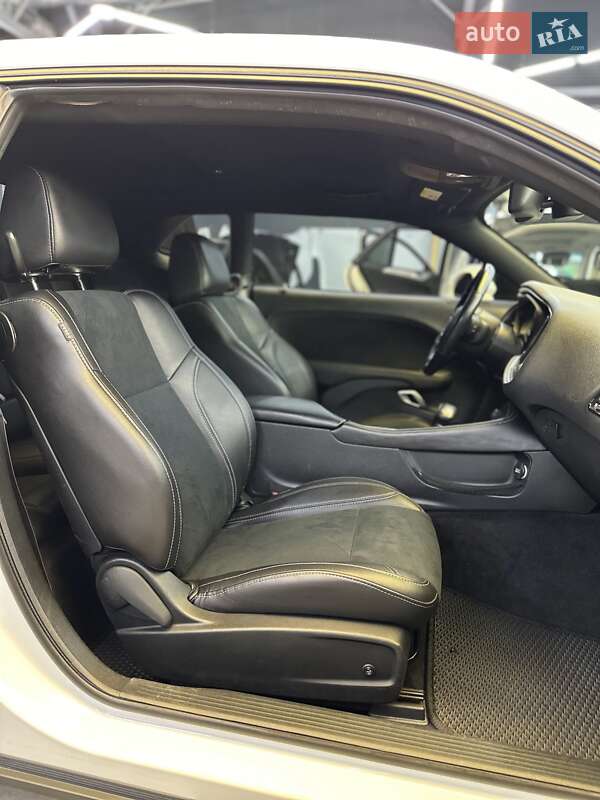 Купе Dodge Challenger 2016 в Чернівцях фото 18 Купе Dodge Challenger 2016 в Чернівцях