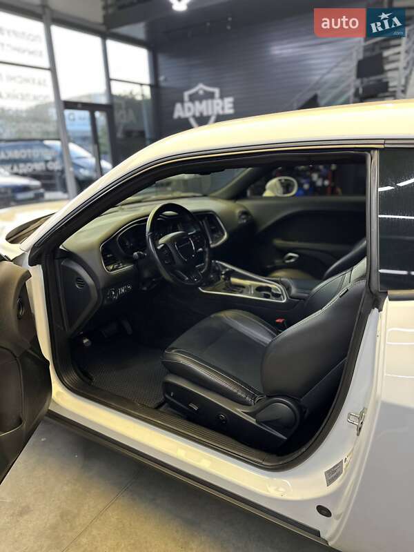 Купе Dodge Challenger 2016 в Чернівцях фото 21 Купе Dodge Challenger 2016 в Чернівцях