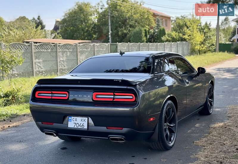 Купе Dodge Challenger 2017 в Києві фото 7 Купе Dodge Challenger 2017 в Києві
