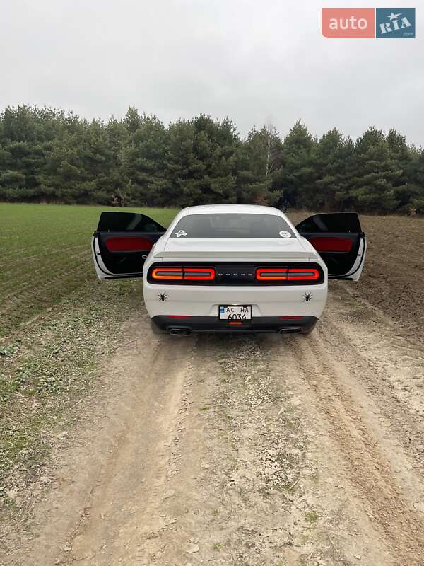 Купе Dodge Challenger 2016 в Луцьку
