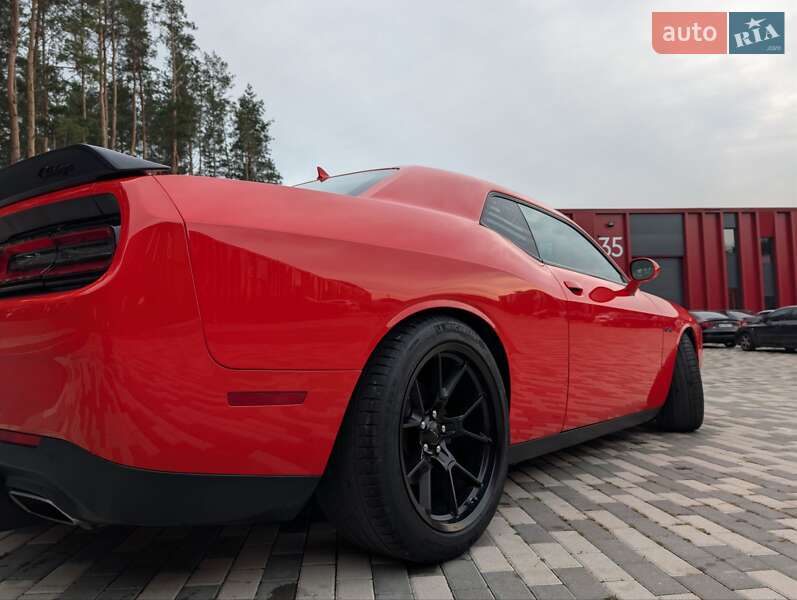 Купе Dodge Challenger 2017 в Львове