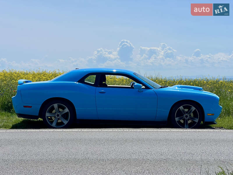 Купе Dodge Challenger 2012 в Львове