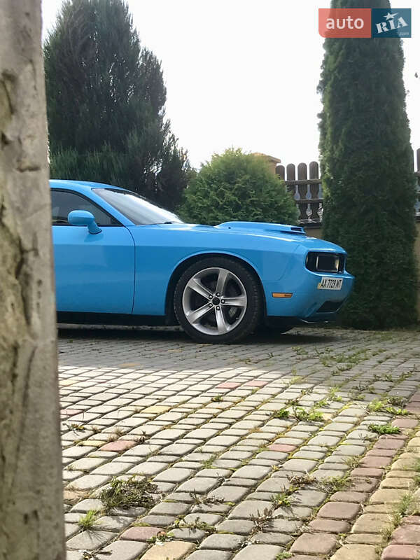 Купе Dodge Challenger 2012 в Львове