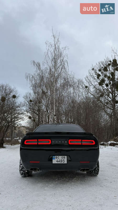 Купе Dodge Challenger 2015 в Виннице