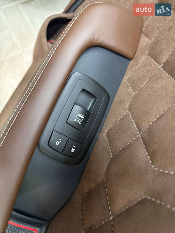 Купе Dodge Challenger 2016 в Киеве фото 27 Купе Dodge Challenger 2016 в Киеве