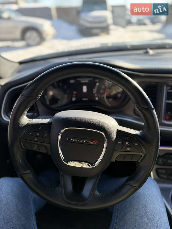 Купе Dodge Challenger 2016 в Рівному