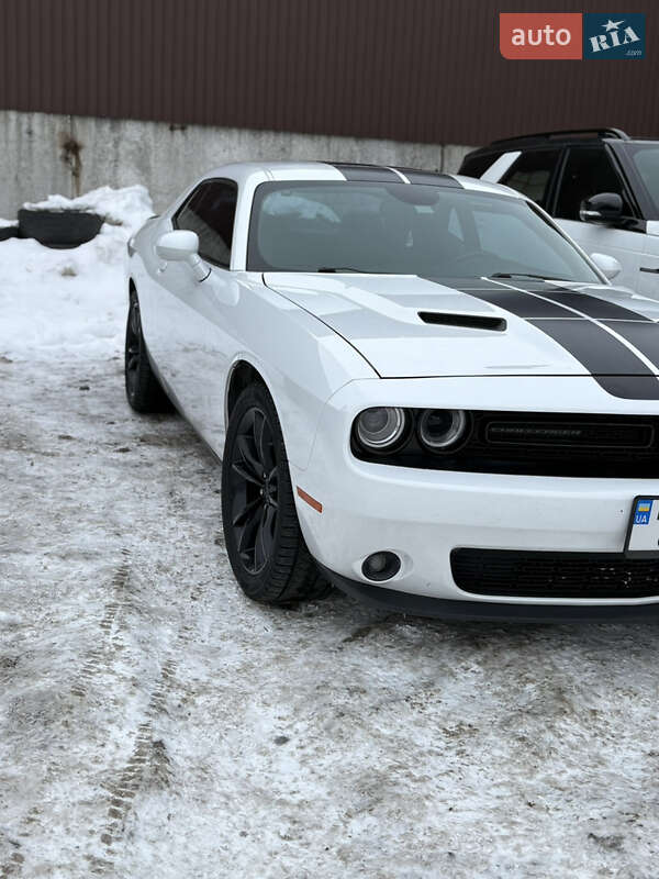 Купе Dodge Challenger 2016 в Рівному