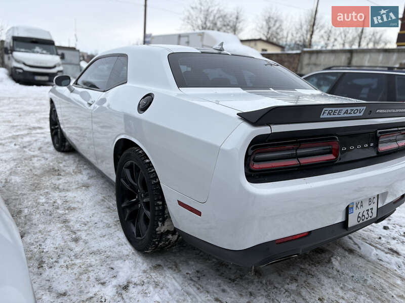 Купе Dodge Challenger 2016 в Рівному