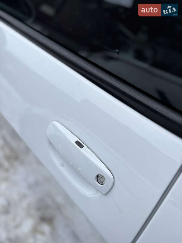 Купе Dodge Challenger 2016 в Рівному