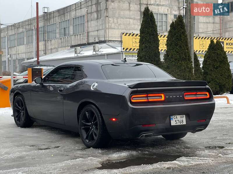 Купе Dodge Challenger 2016 в Киеве