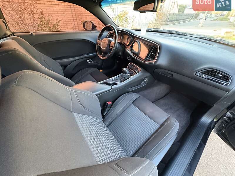 Купе Dodge Challenger 2017 в Киеве
