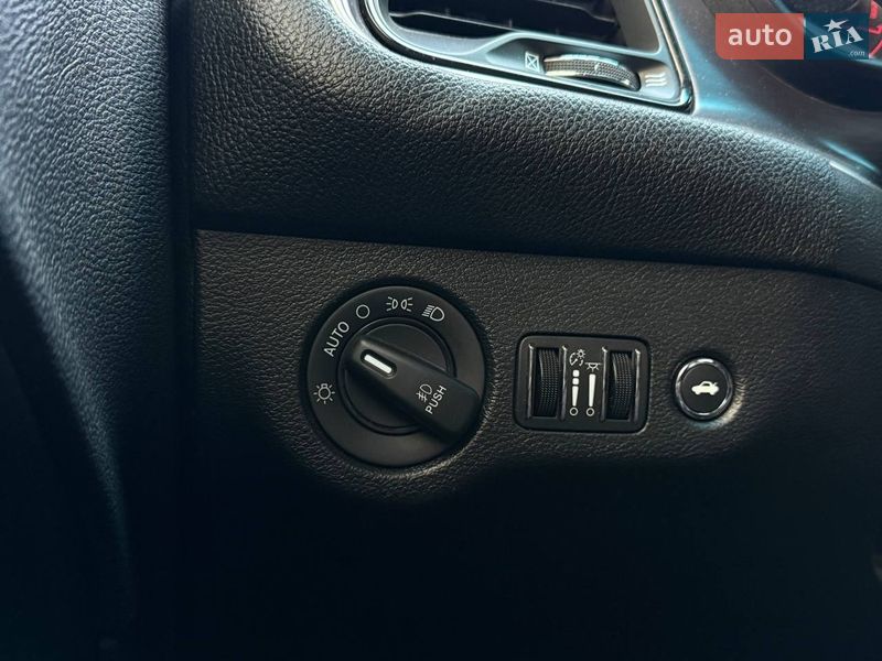 Купе Dodge Challenger 2018 в Києві фото 18 Купе Dodge Challenger 2018 в Києві