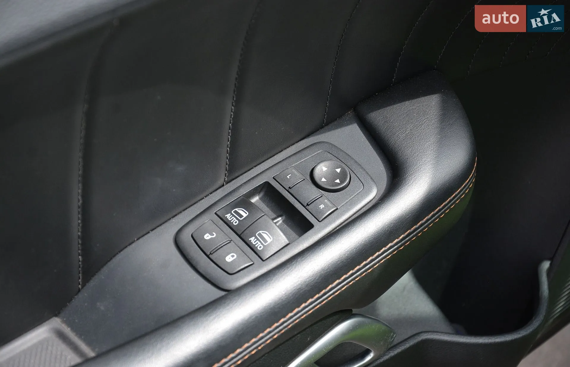 2015 Dodge Challenger - мініатюра 29