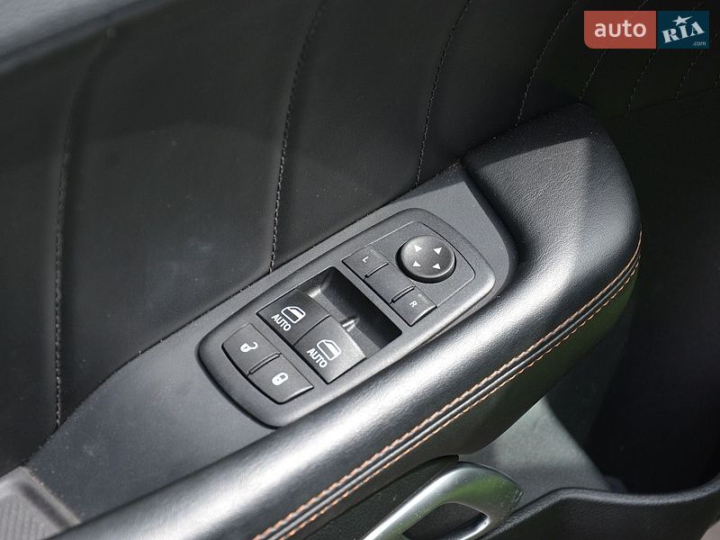 Купе Dodge Challenger 2015 в Киеве