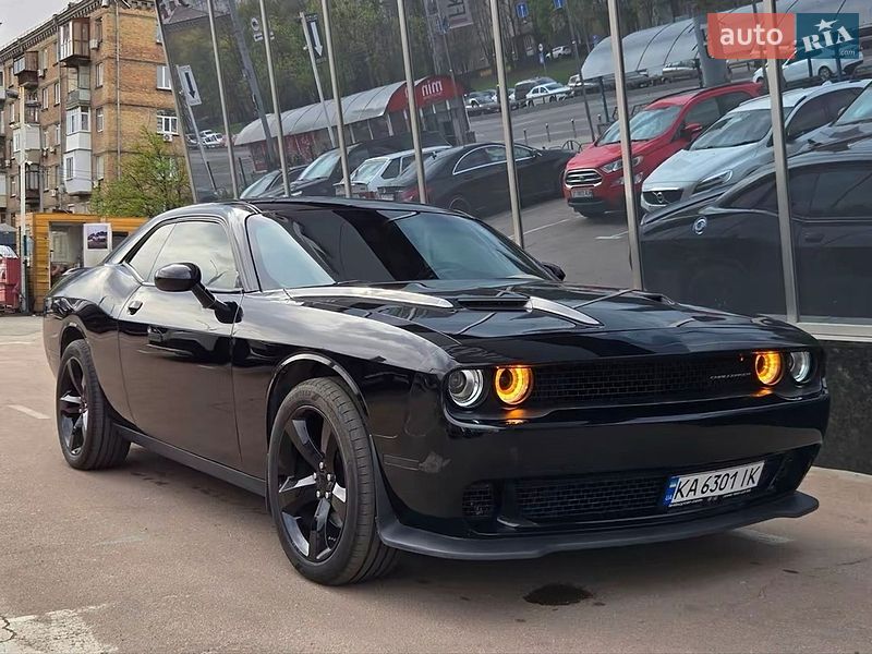 Купе Dodge Challenger 2017 в Києві