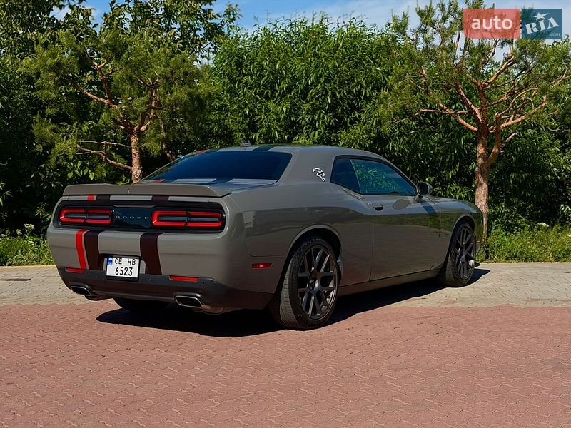 Купе Dodge Challenger 2018 в Чернівцях