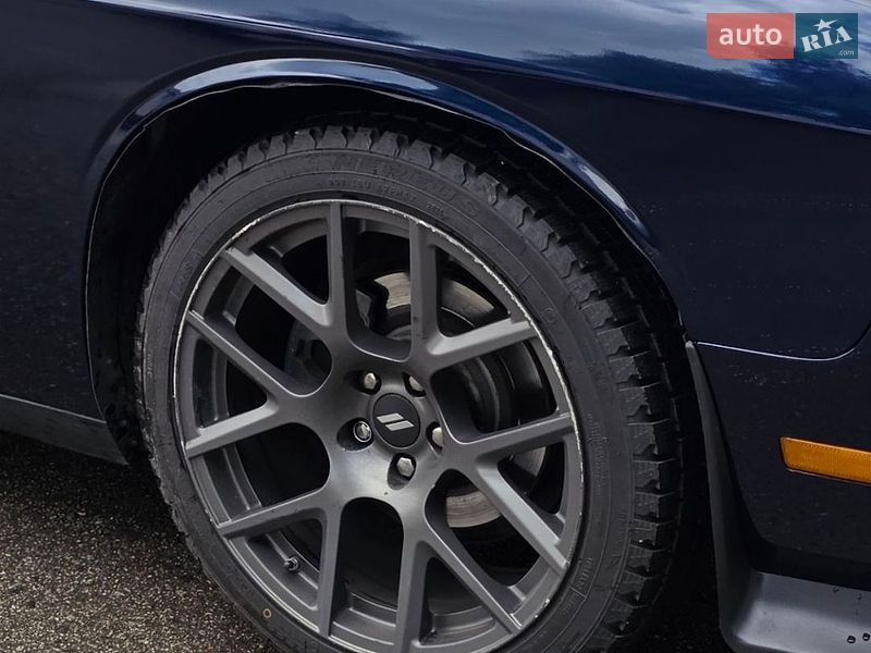 Купе Dodge Challenger 2013 в Сумах
