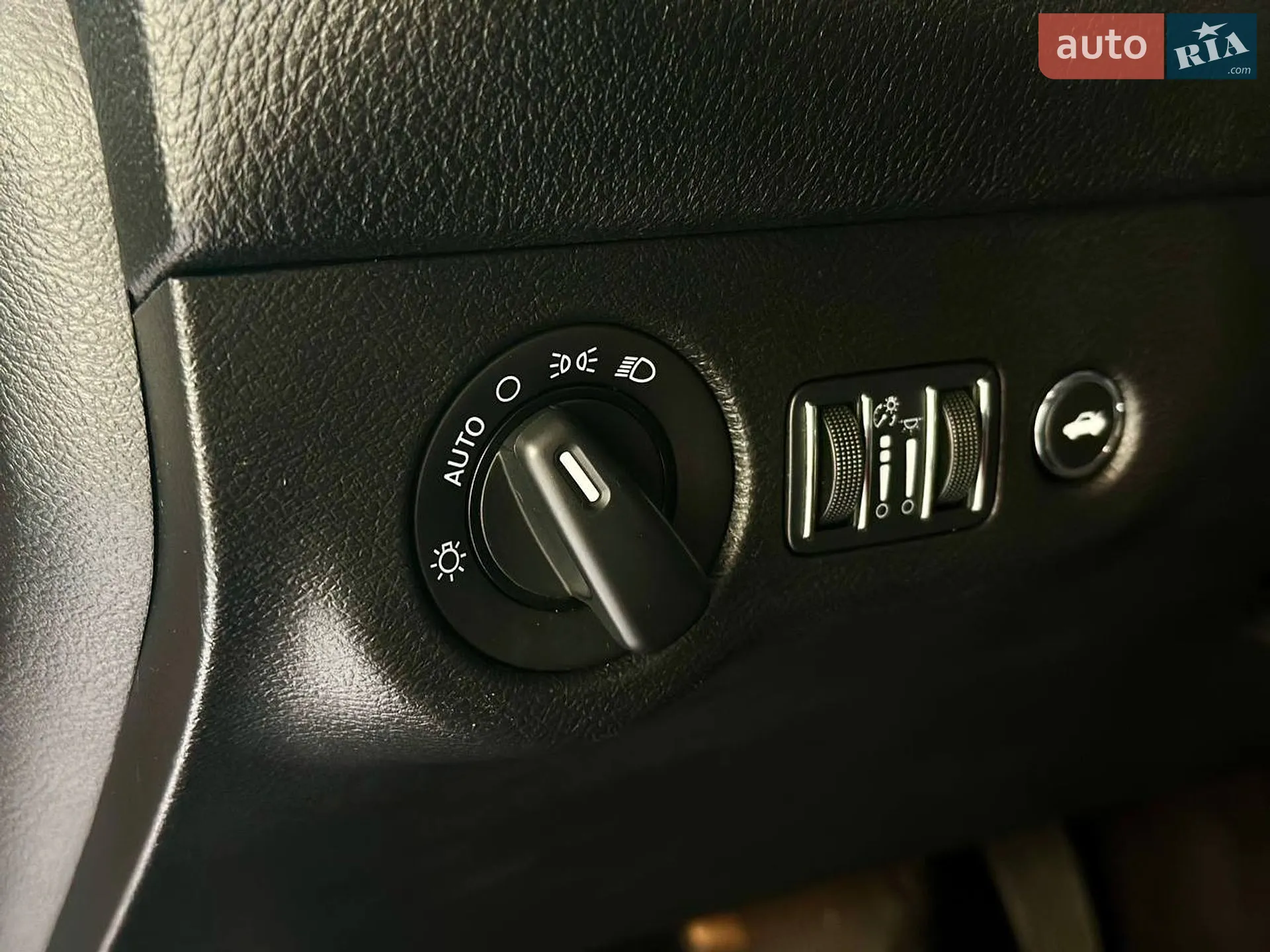 2016 Dodge Challenger - мініатюра 20
