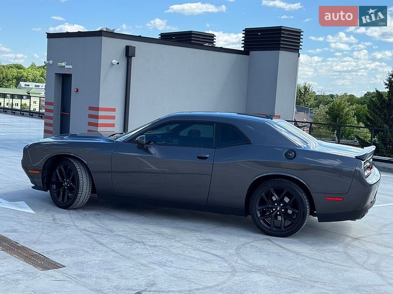 Купе Dodge Challenger 2019 в Львове